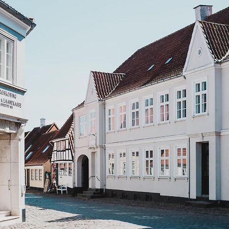 Kjobing Manor Bed & Breakfast Ærøskøbing Екстериор снимка