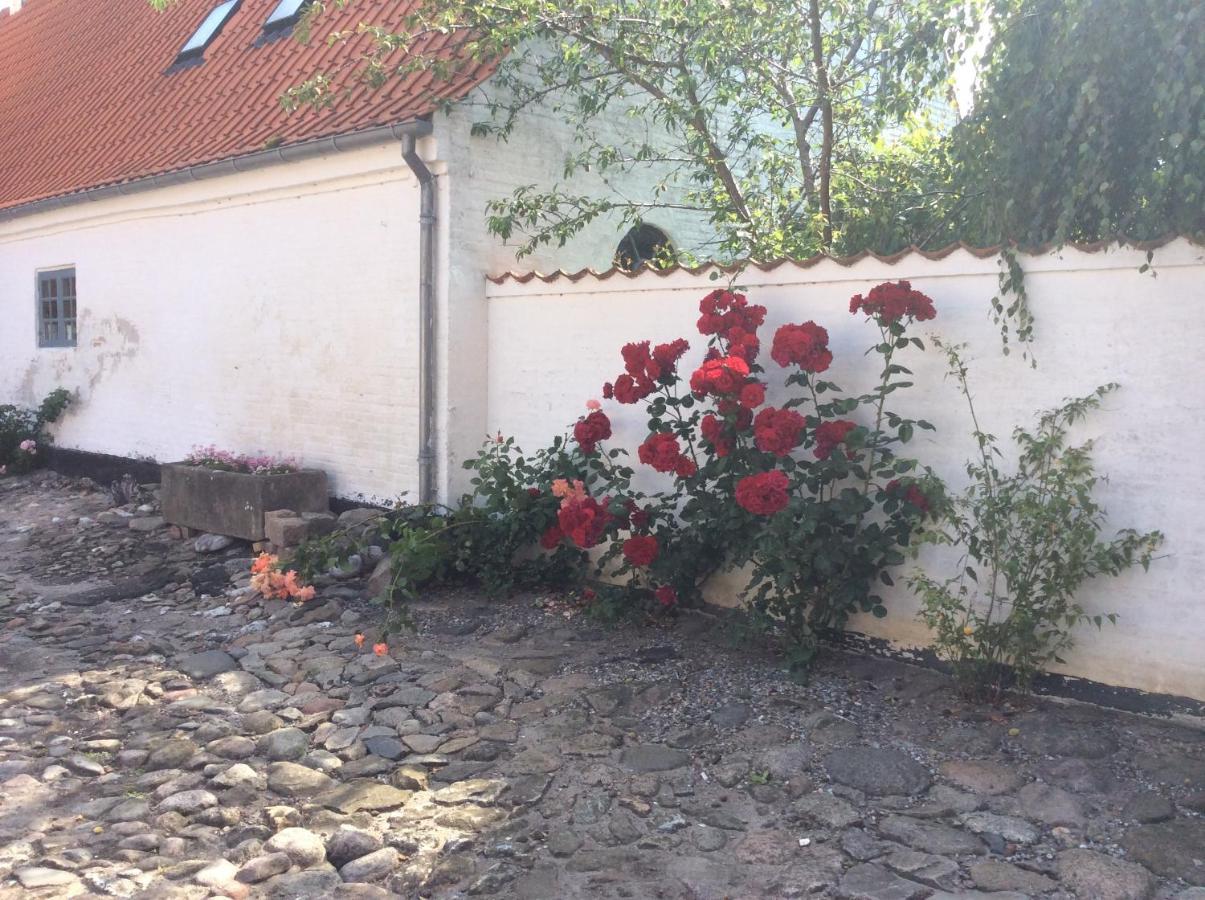 Kjobing Manor Bed & Breakfast Ærøskøbing Екстериор снимка